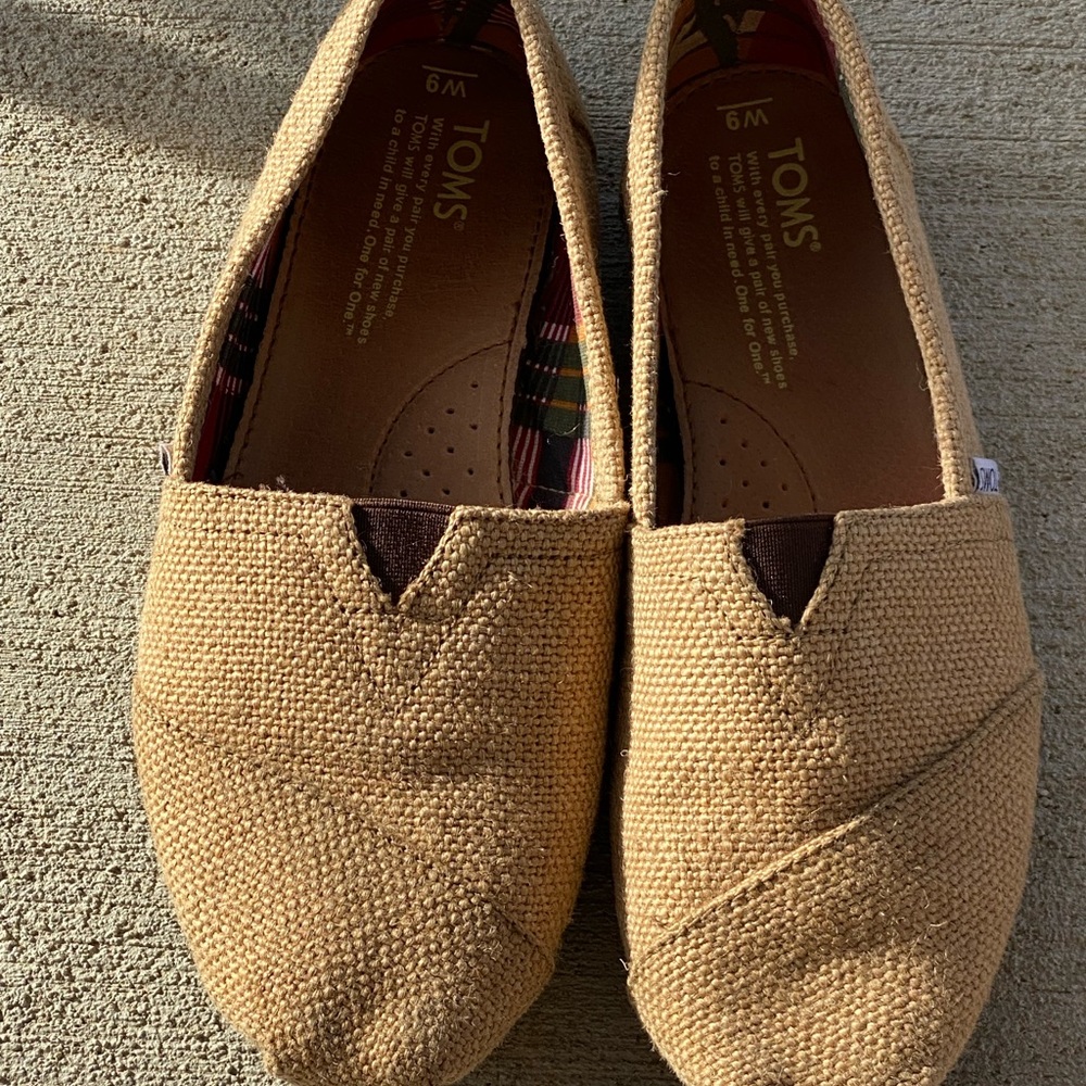 Toms